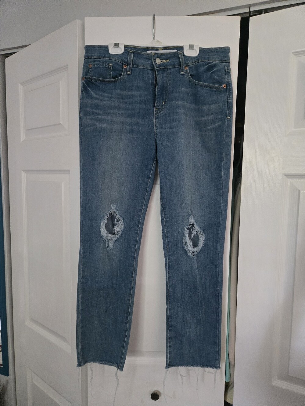 Signature by Levi Strauss Classic Distressed Women’s Jeans